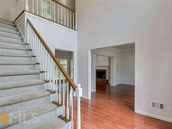 3rd image of 1920 Glen Eves Dr