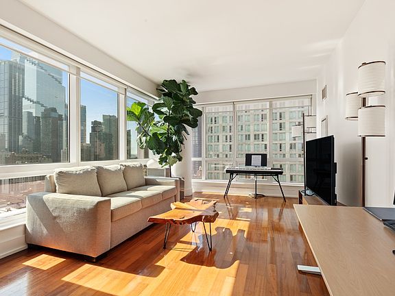 2nd image of 350 W 42nd St APT 20A