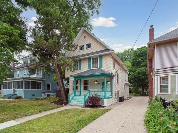 1128 Harlem Blvd, Machesney Park, IL 61103