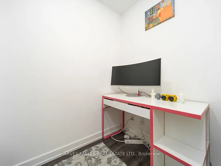 33 Helendale Ave #2607 — Photo 5