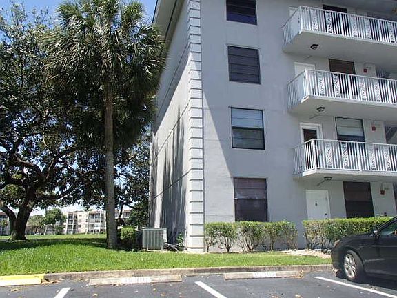 3rd image of 1530 Whitehall Dr APT 206
