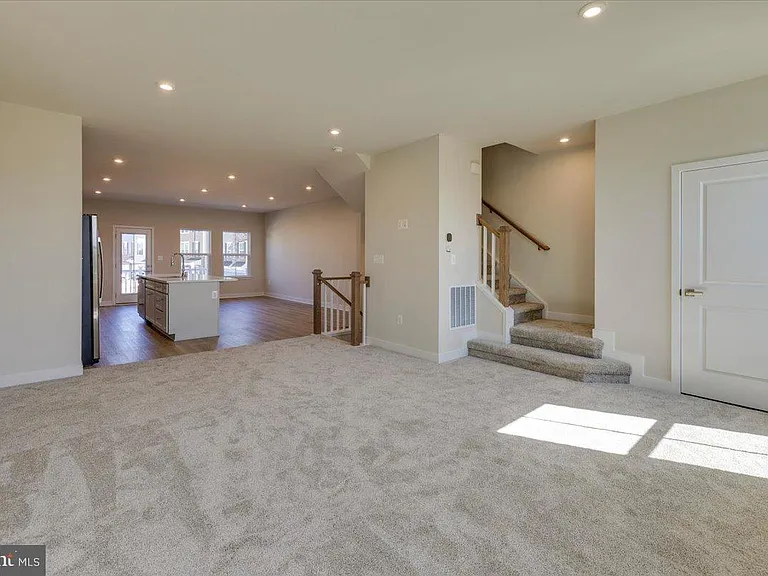 9390 Tanfield Dr — Photo 24