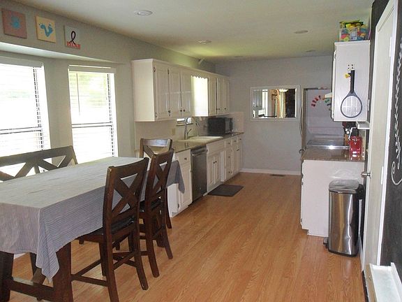 4th image of 903 S 12th Pl