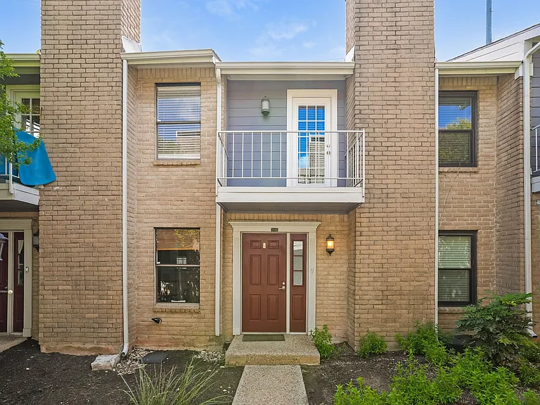 810 Banister Ln #806 — Photo 1