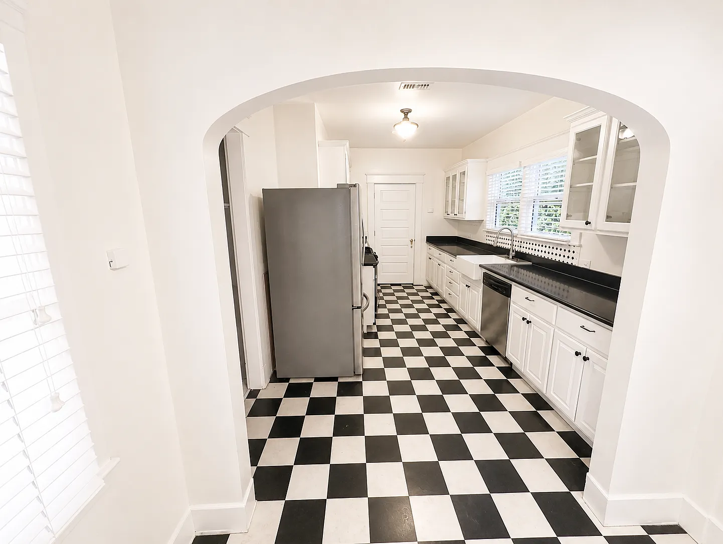 2 bed, 1000 sqft, $1,800 — Photo 4