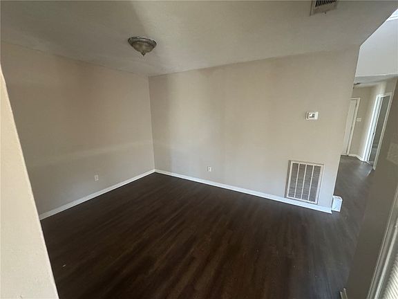 2nd image of 815 Camellia Ct