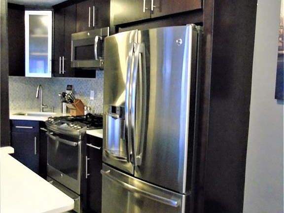 5th image of 399 N Broadway APT 1J