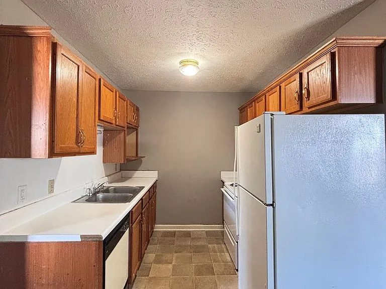 River Valley Apartments — Photo 18