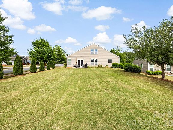 2nd image of 700 Wood Lily Dr