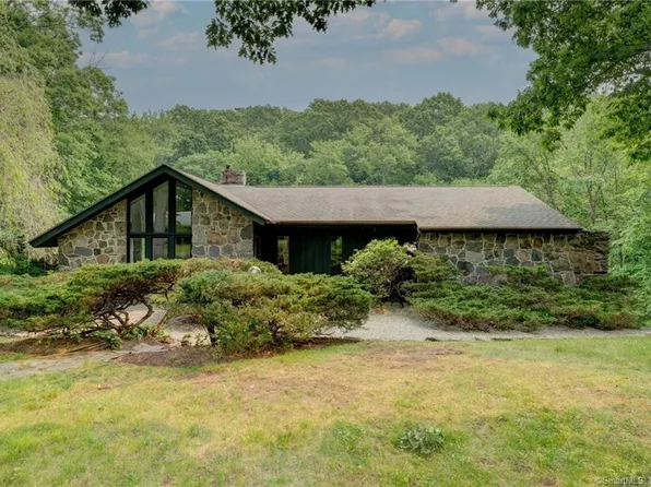 35 Woodmont Drive, Mansfield, CT 06250