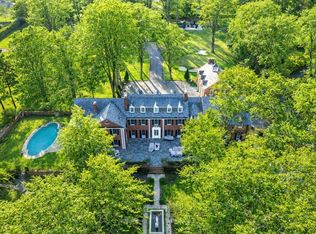 393 Mill River Rd, East Norwich, NY 11732