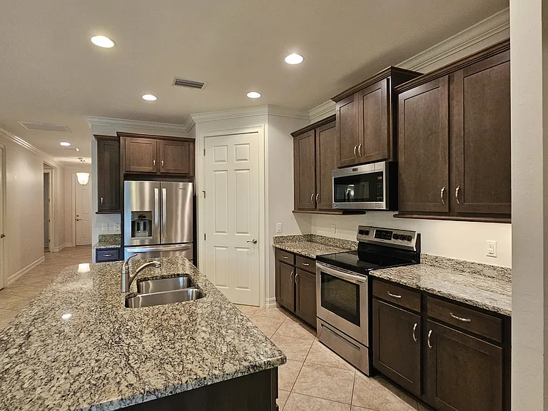 3141 Amadora Cir — Photo 12