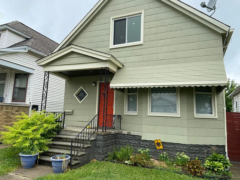 2315 Yemans St — Photo 1
