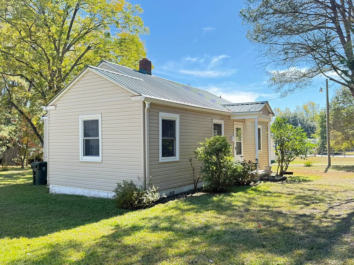 2 bed, 1.0 bath, 980 sqft, $1,600 — Photo 3