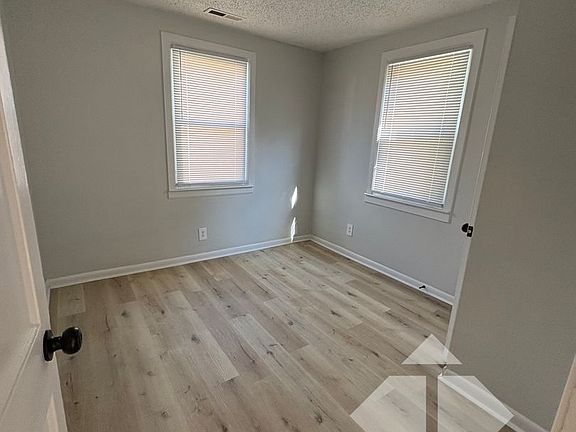 4th image of 1327 Mayfair Ave