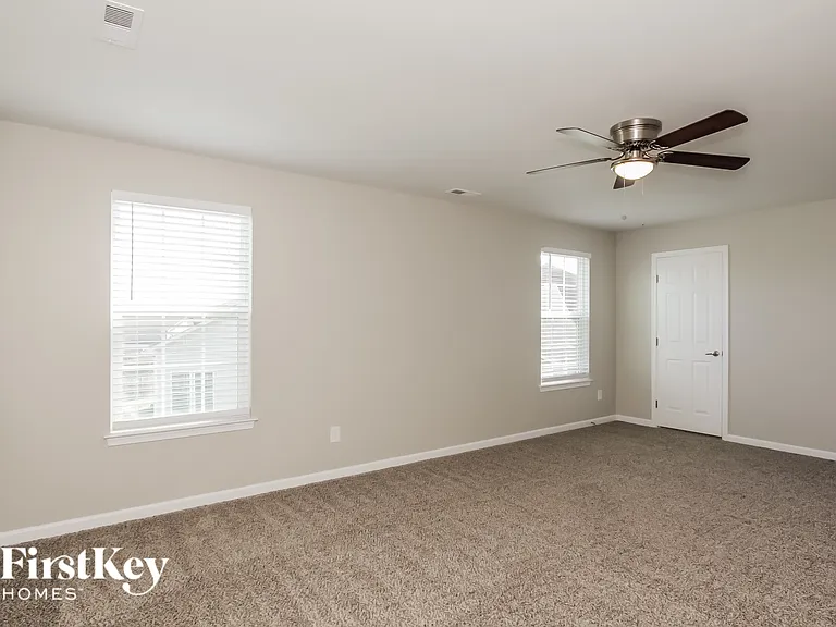 3010 Robusta Ct — Photo 8