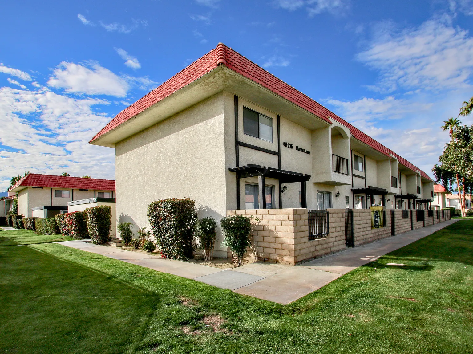 2 bed, 1.5 bath, 1050 sqft, $1,825 — Photo 2