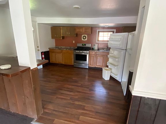 3rd image of 557 S Scenic Dr