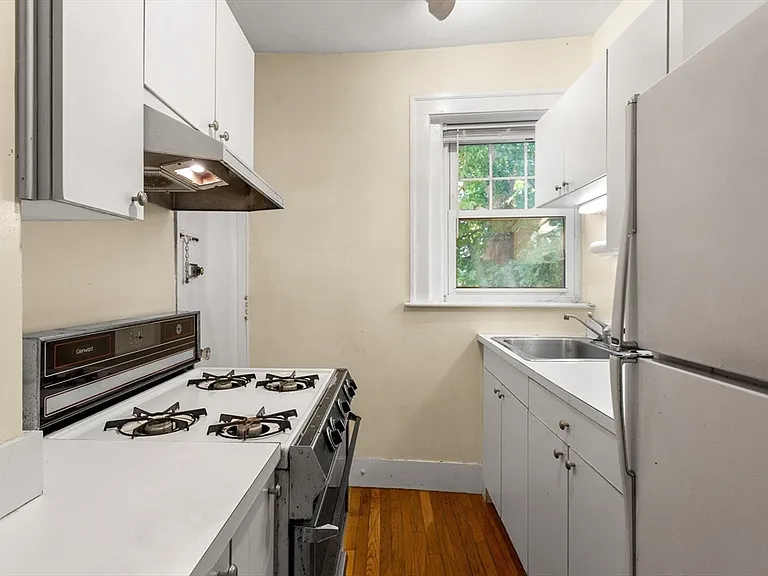 590 Washington St #3 — Photo 5