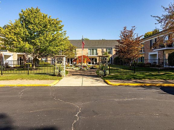 2nd image of 127 Stonyridge Dr APT 102