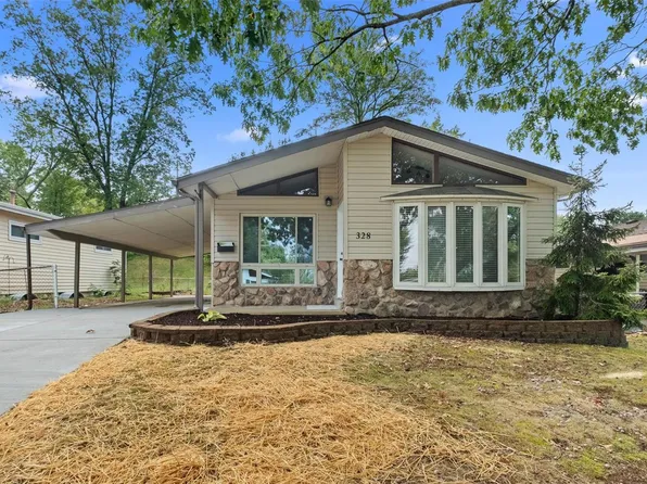 328 Ballwin Ave, Ballwin, MO 63021