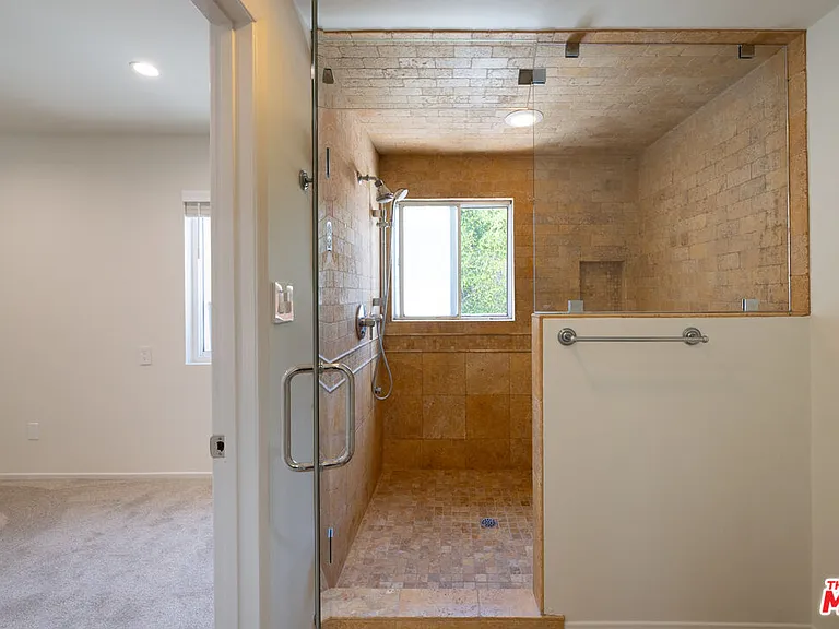 3102 Granville Ave — Photo 19