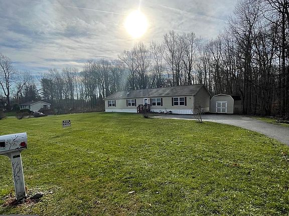 3rd image of 124 Karen Cir