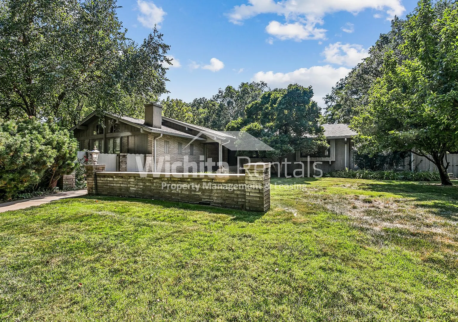 Beautiful 2,961 Sqft home in a Great Neighborhood!! — Photo 1