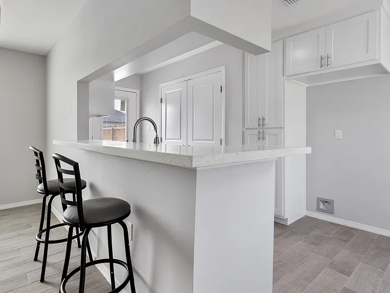 668 Foster Ln — Photo 4