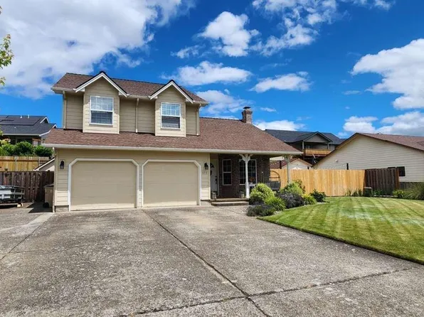 636 SE Cypress Ave, Dallas, OR 97338