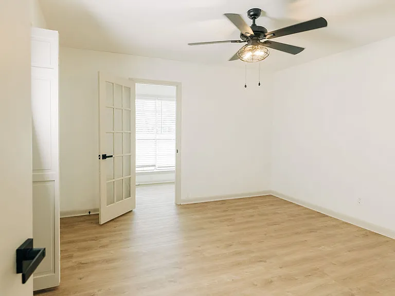 4713 N Bolton Ave — Photo 26