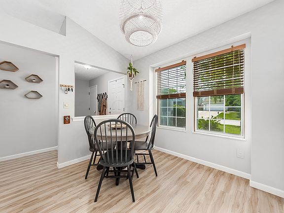 5th image of 3884 Deer Knoll Dr