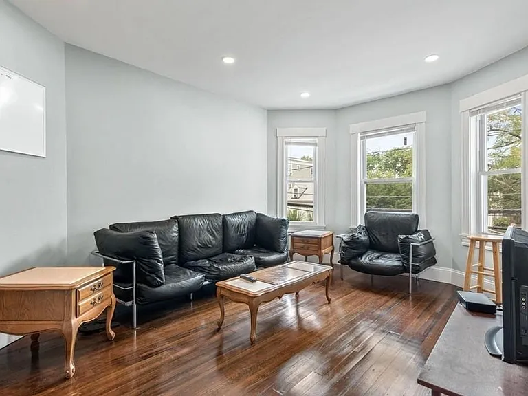389 Centre St — Photo 2
