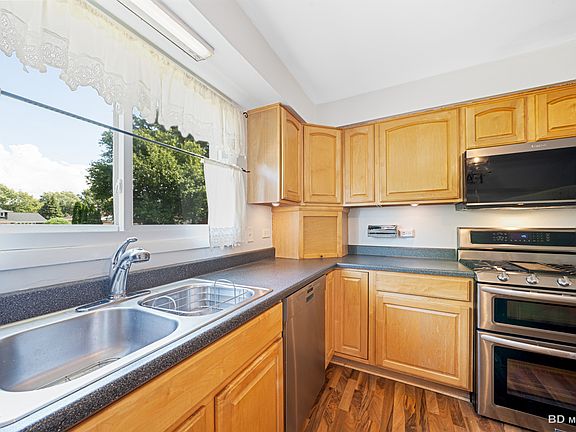 3rd image of 15229 Bunker Dr