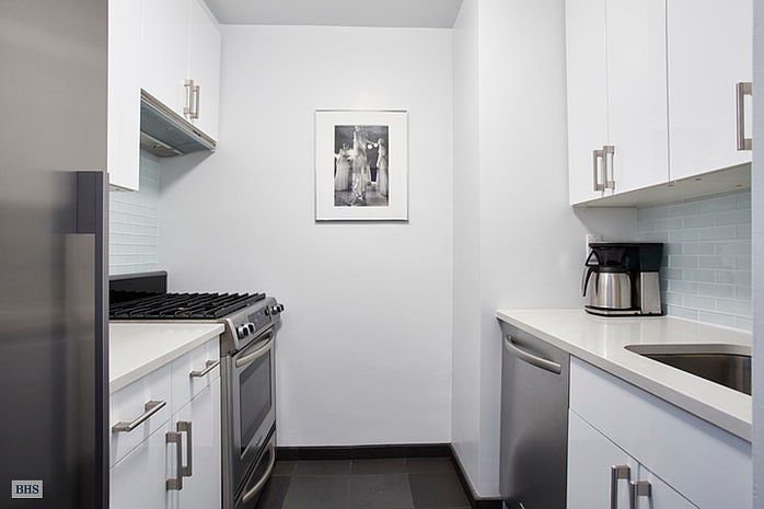 2nd image of 130 E 18th St APT 9M