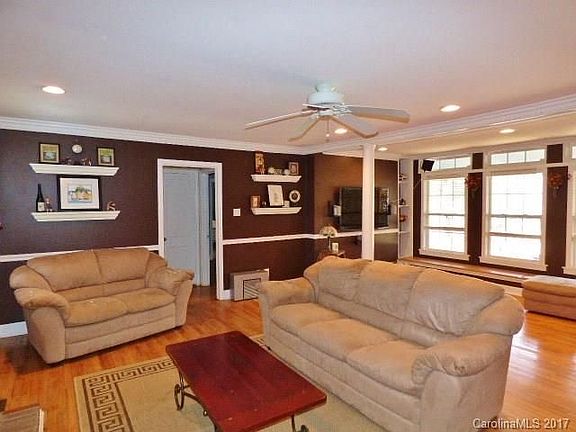 4th image of 3415 Bon Rea Dr