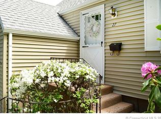 27 Deerfield Ave, Middletown, CT 06457