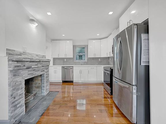2nd image of 21502 Hollis Ave