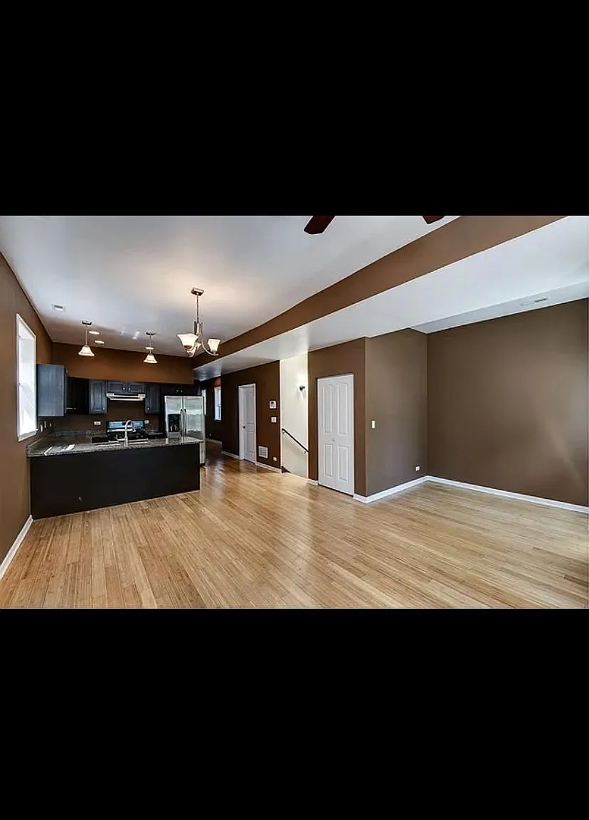 2 bed, 1.5 bath, 1050 sqft, $1,686 — Photo 4