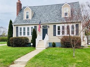 37 Westwood Rd, Bristol, RI 02809