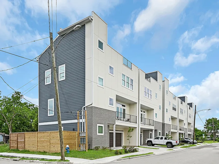 2304 Canfield St — Photo 2