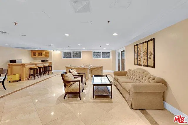 2 bed, 1565 sqft, $5,900 — Photo 3