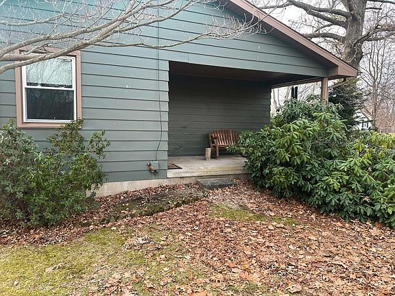 2nd image of 827 Sunset Dr