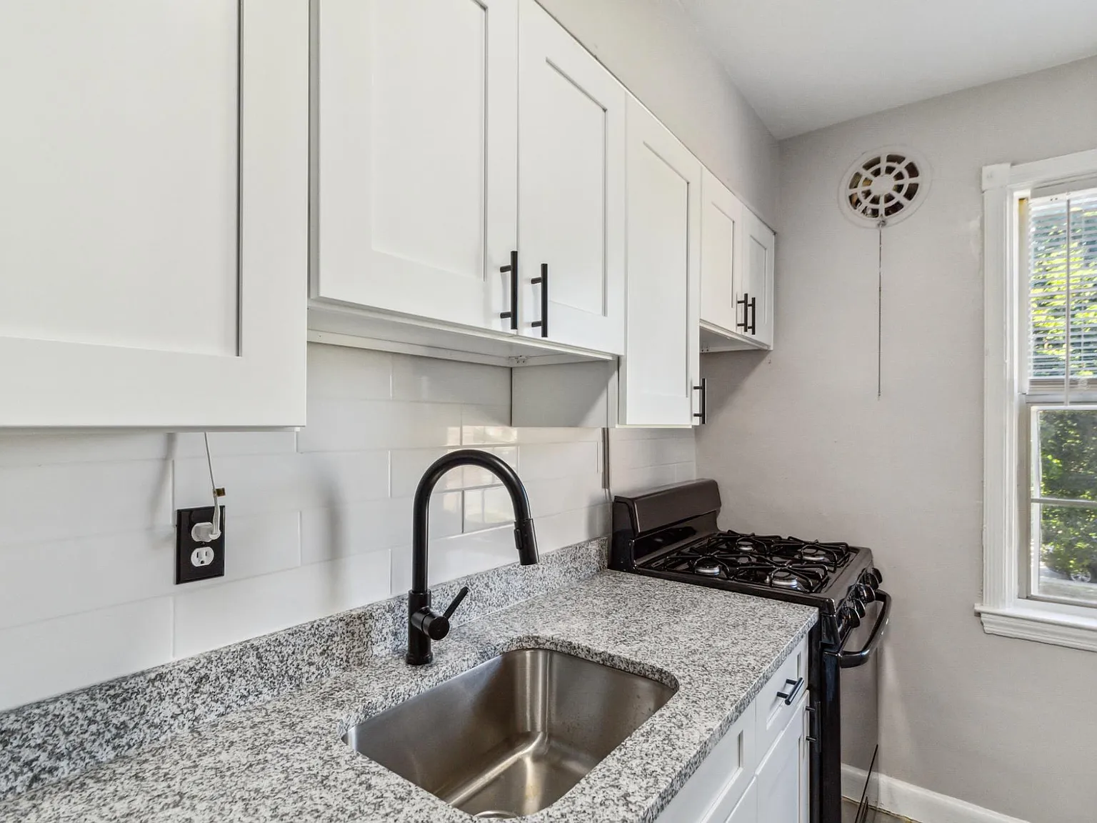 Green Acres Apartments — Photo 2