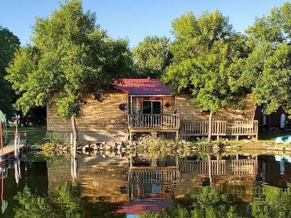 108 Lakota Is, Big Stone City, SD 57216