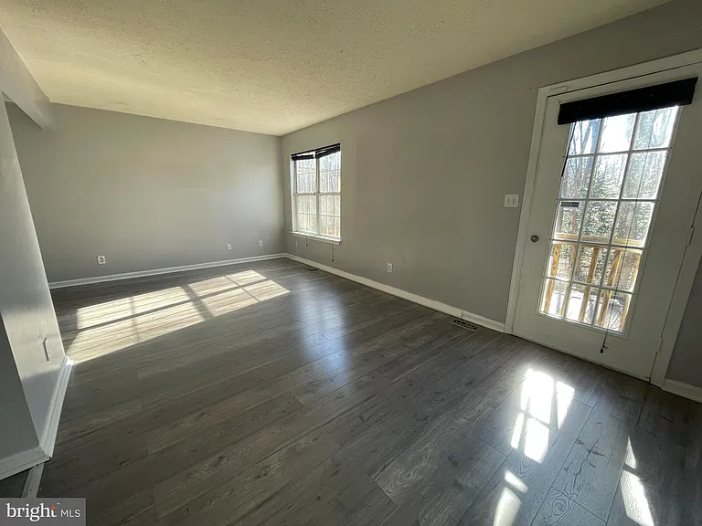 313 Stafford Mews Ln — Photo 5