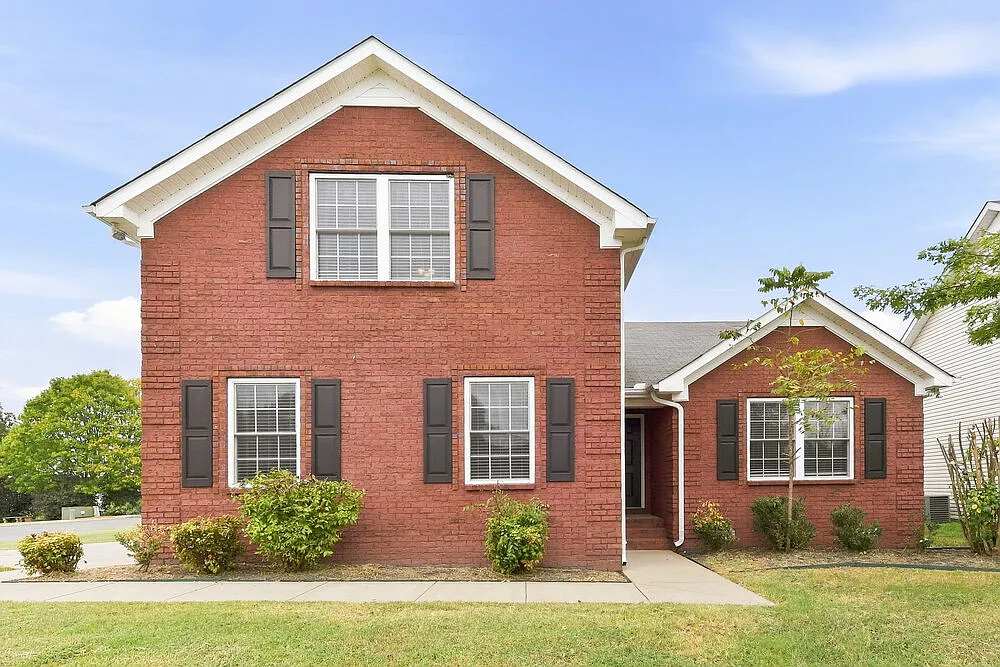 4 bed, 3.0 bath, 1799 sqft, $2,590 — Photo 1