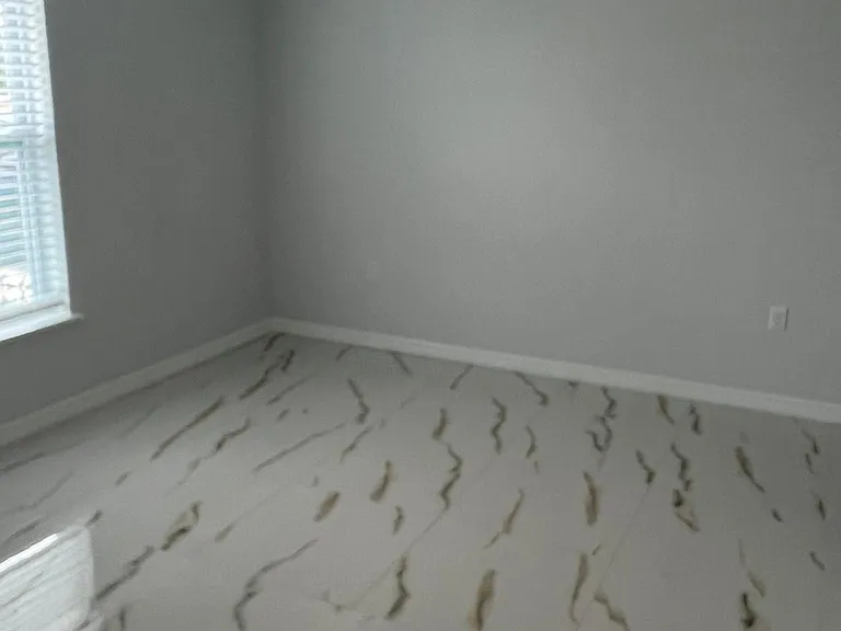 713 Lincoln Rd NE — Photo 4
