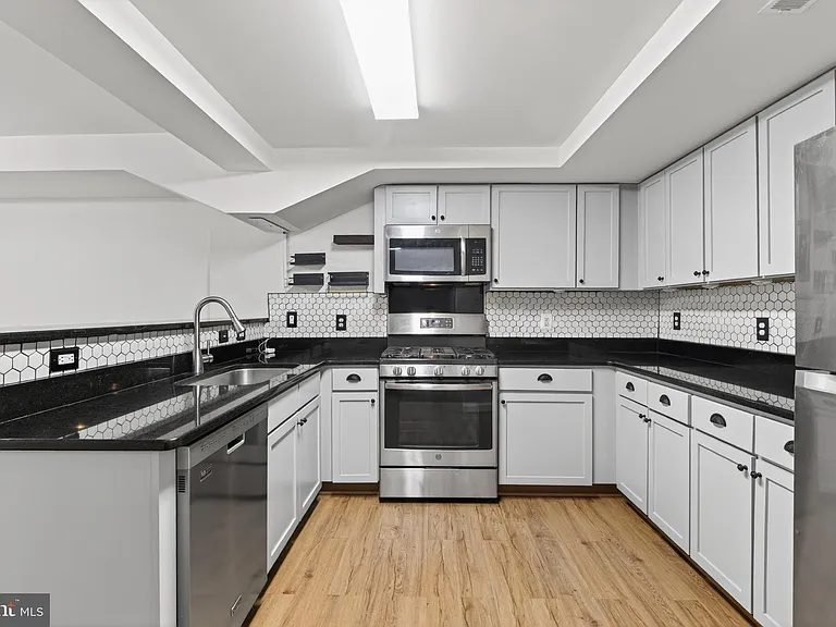 1461 N Van Dorn St #A — Photo 14