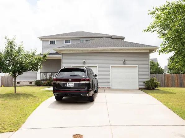 9534 Bay Point Dr, Norfolk, VA 23518